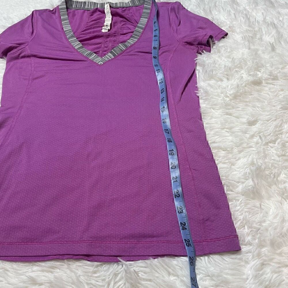 Lululemon Tshirt Top Run Energy Purple Womens Size 6 Vneck Stretch Lightweight - Picture 6 of 8